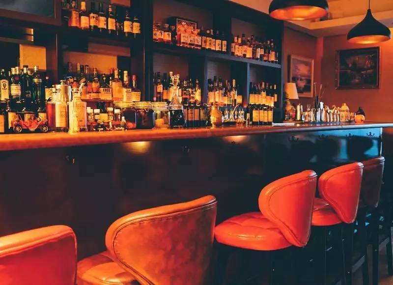 京城那些深不可测的饭局与骗局,揭秘酒馆的酒