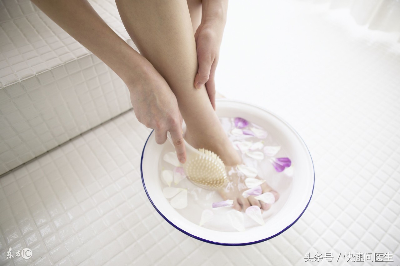艾草泡脚有哪些好处和坏处,艾草生姜花椒泡脚可以天天泡脚吗