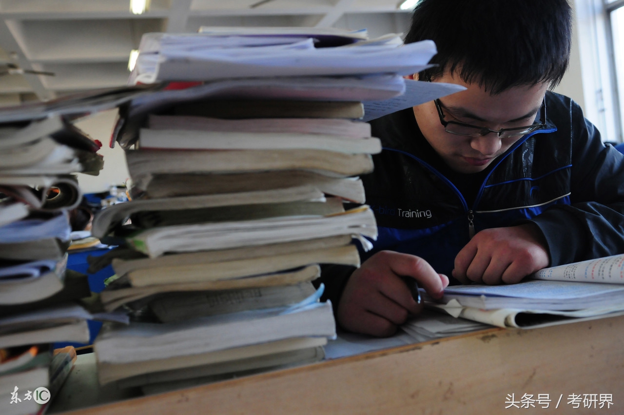 复试面试自我介绍磕磕绊绊,考研复试面试自我介绍用什么语言
