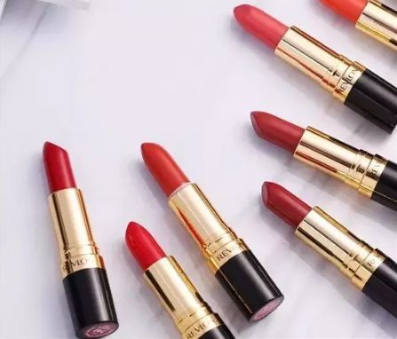 50块的口红涂出了300块的质感，MAC、阿玛尼被我丢到了一边~