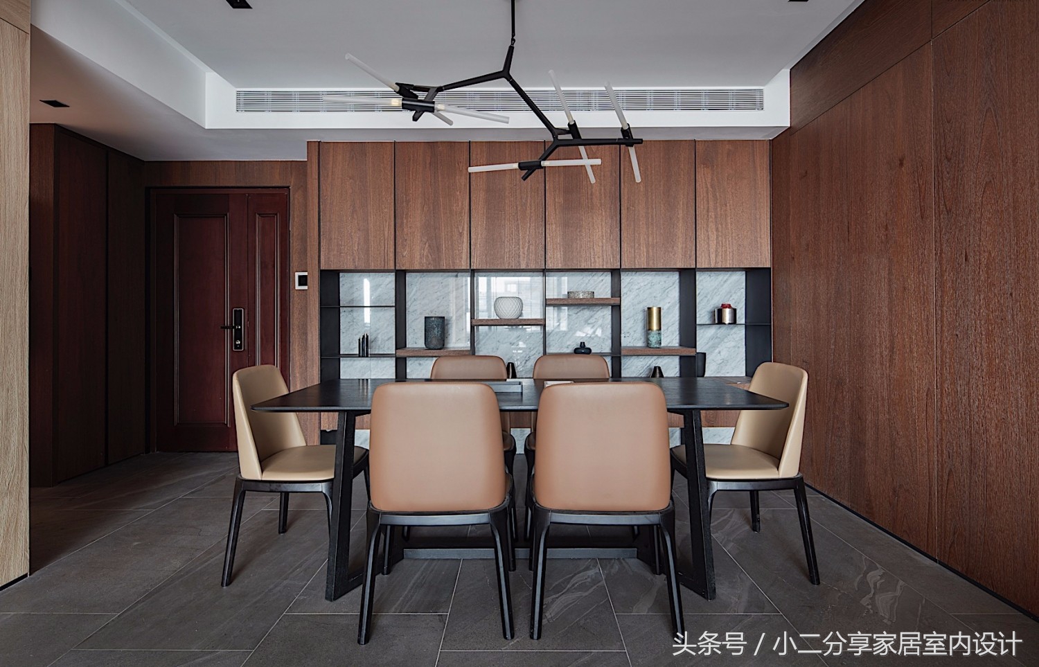 老公不听我话非要改造老房,墙面钉木板装修