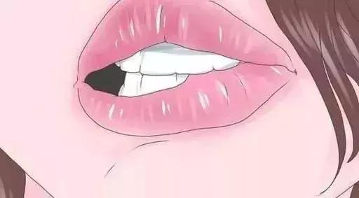 佩佩小课堂丨吃饭喝水把口红吃掉，会中毒吗？