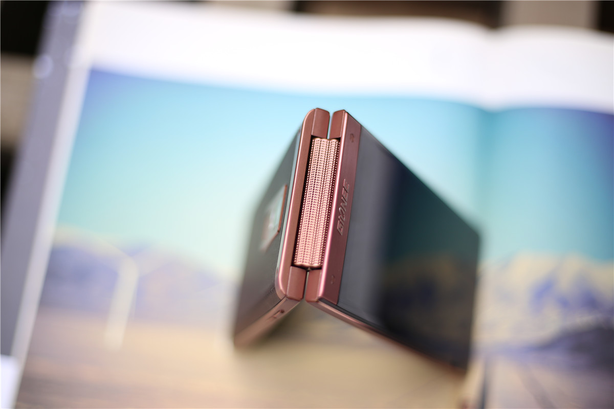 金立w2017翻盖手机价格,金立翻盖手机与三星哪个好