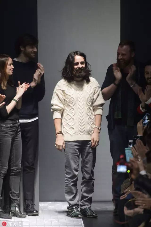 为什么要买上万的包包,为什么一个gucci包那么贵