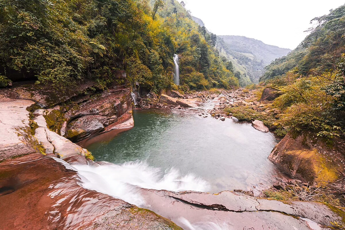 《旅游故事汇四》喜欢上了一位女导游，该怎么办？