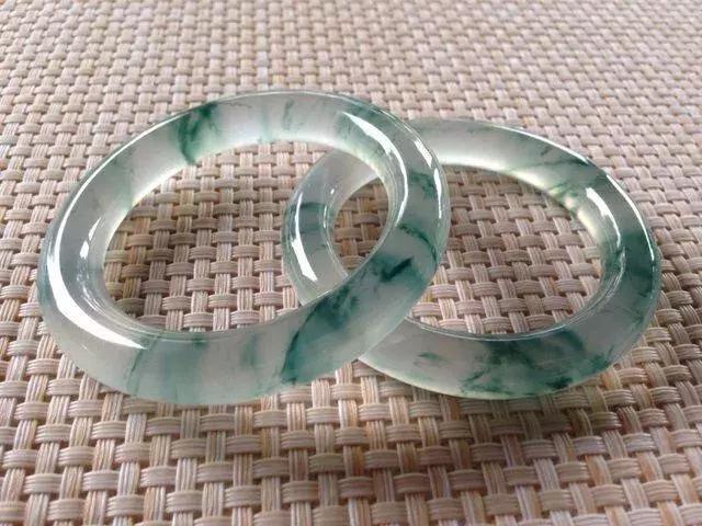 找谁说理去？30000买一只“翡翠”手镯，现在只值3000了？