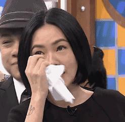 张翰过关被误认作代购，遭开箱检查！