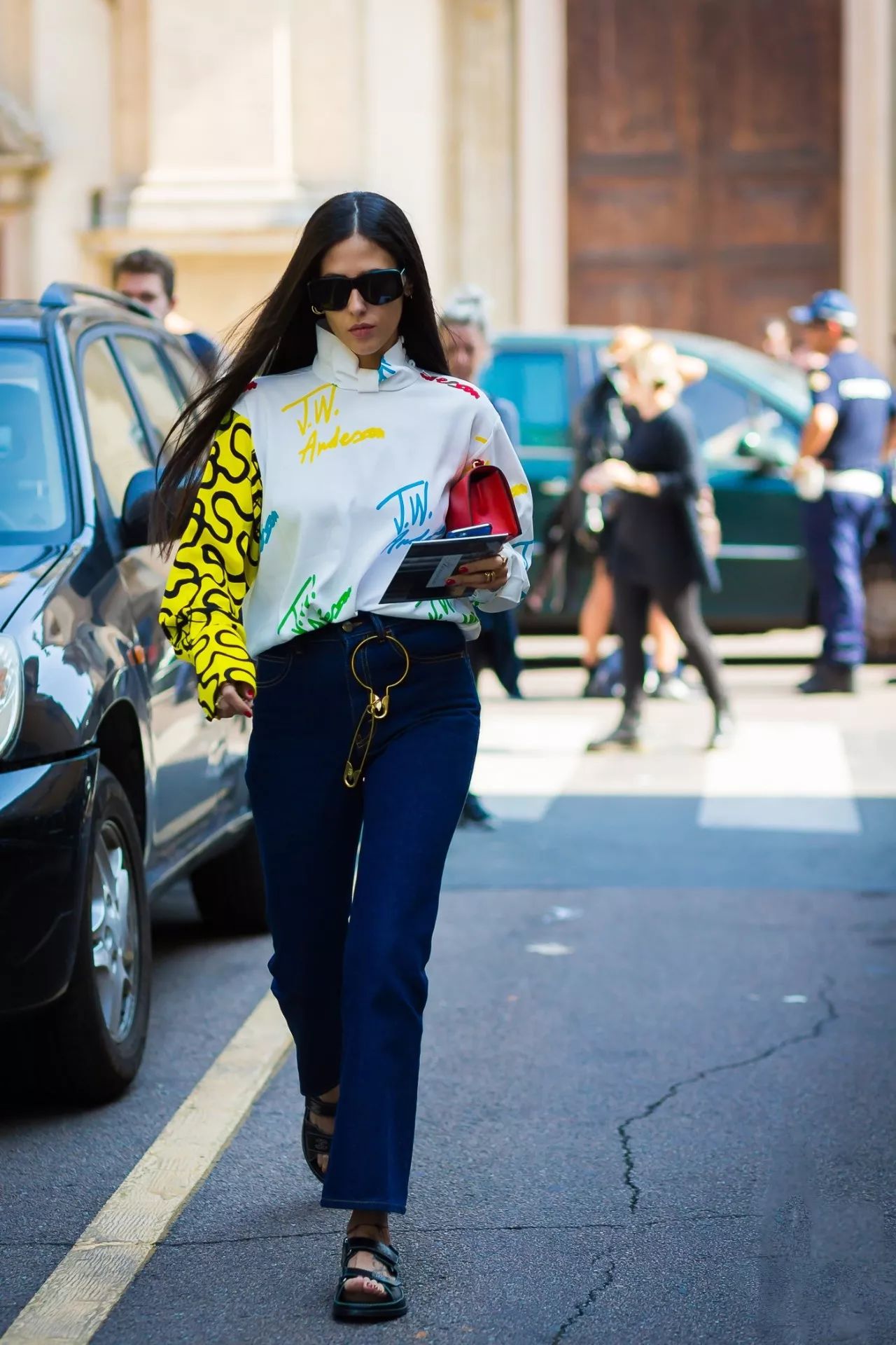 让人嫌弃的“奶奶袖套”火了,看何穗王子文碧昂斯如何袖你一脸!