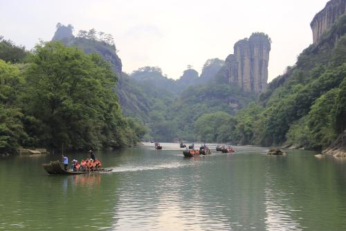 在炎炎夏日里体验寒冷的感觉,在寒风中的感受