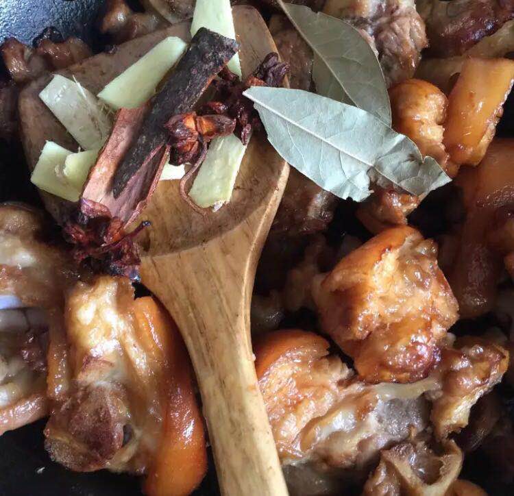 红烧猪蹄去腥,红烧猪蹄怎么才能入味