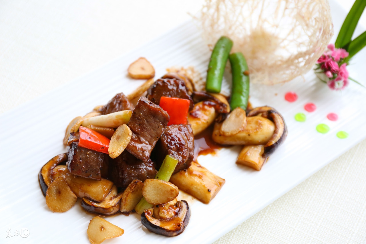 种植大棚一年收入15万元,一年种植20亩地能挣多少钱