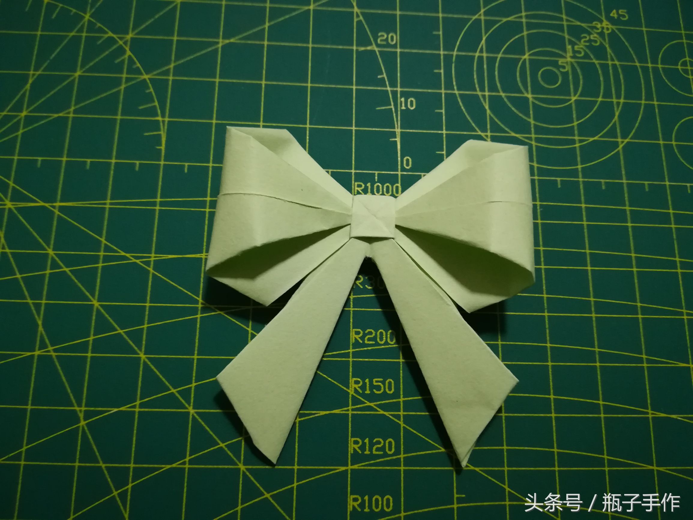手工diy礼物折纸蝴蝶结,蝴蝶结折纸教程简单不用胶