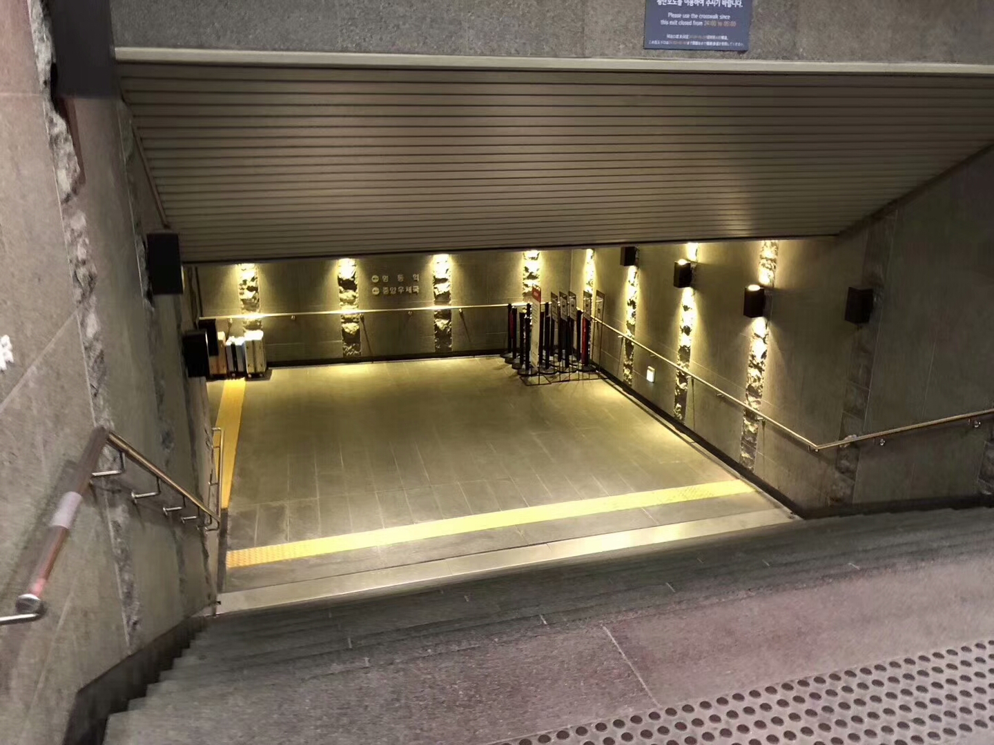 中国游客时隔9月再现韩国免税店,韩国免税店中国游客抢购