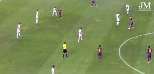 19岁的梅西给足坛带来的震撼,梅西的高光时刻人缝1v3无解过人