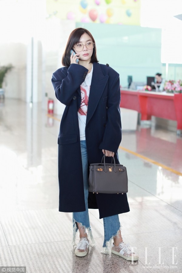 冬天加厚黑色牛仔裤,女生冬天穿黑色牛仔裤配过膝靴