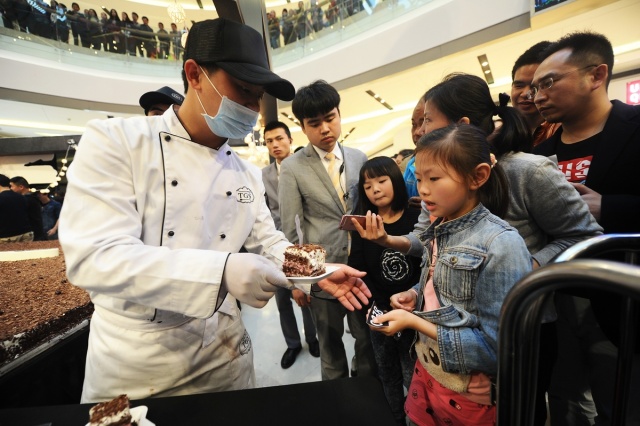 世界最大蛋糕图,最大的黑森林蛋糕