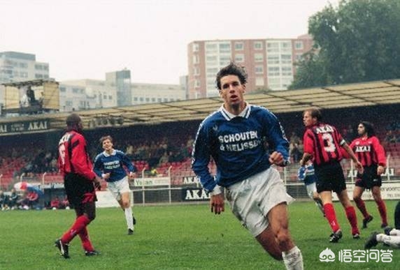 足坛改变位置的人,足球巨星的转变