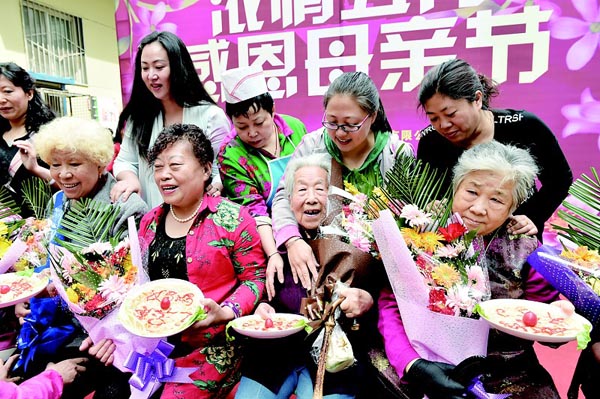 浓情五月感恩母亲节广播稿,浓情五月感恩母亲节图片