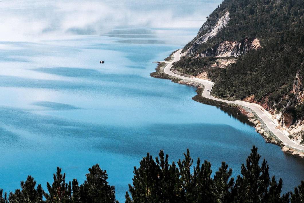 盘点6条值得一去的绝美路线,中国适合自驾旅行的45条路线