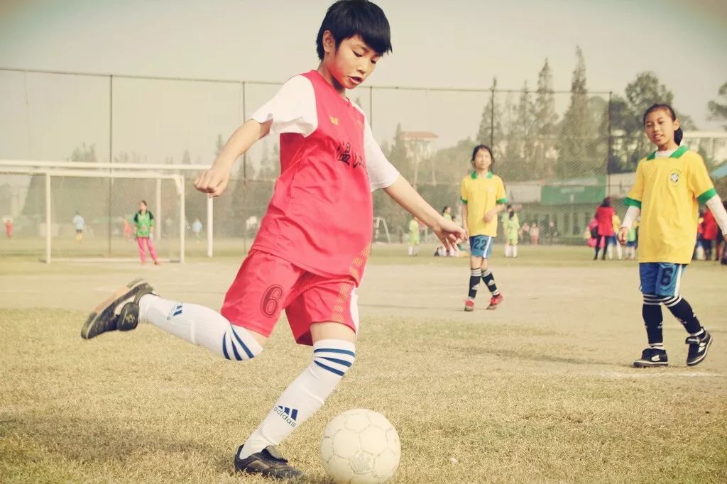 推动校园足球发展的思路,校园足球发展现状及前景