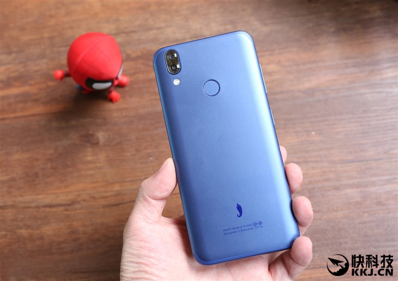 899元!红辣椒7X手机评测:全面屏+4GB内存