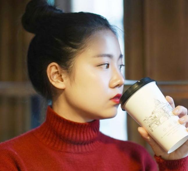 自然卷头发怎样变直,头发多又蓬松适合哪种卷发发型