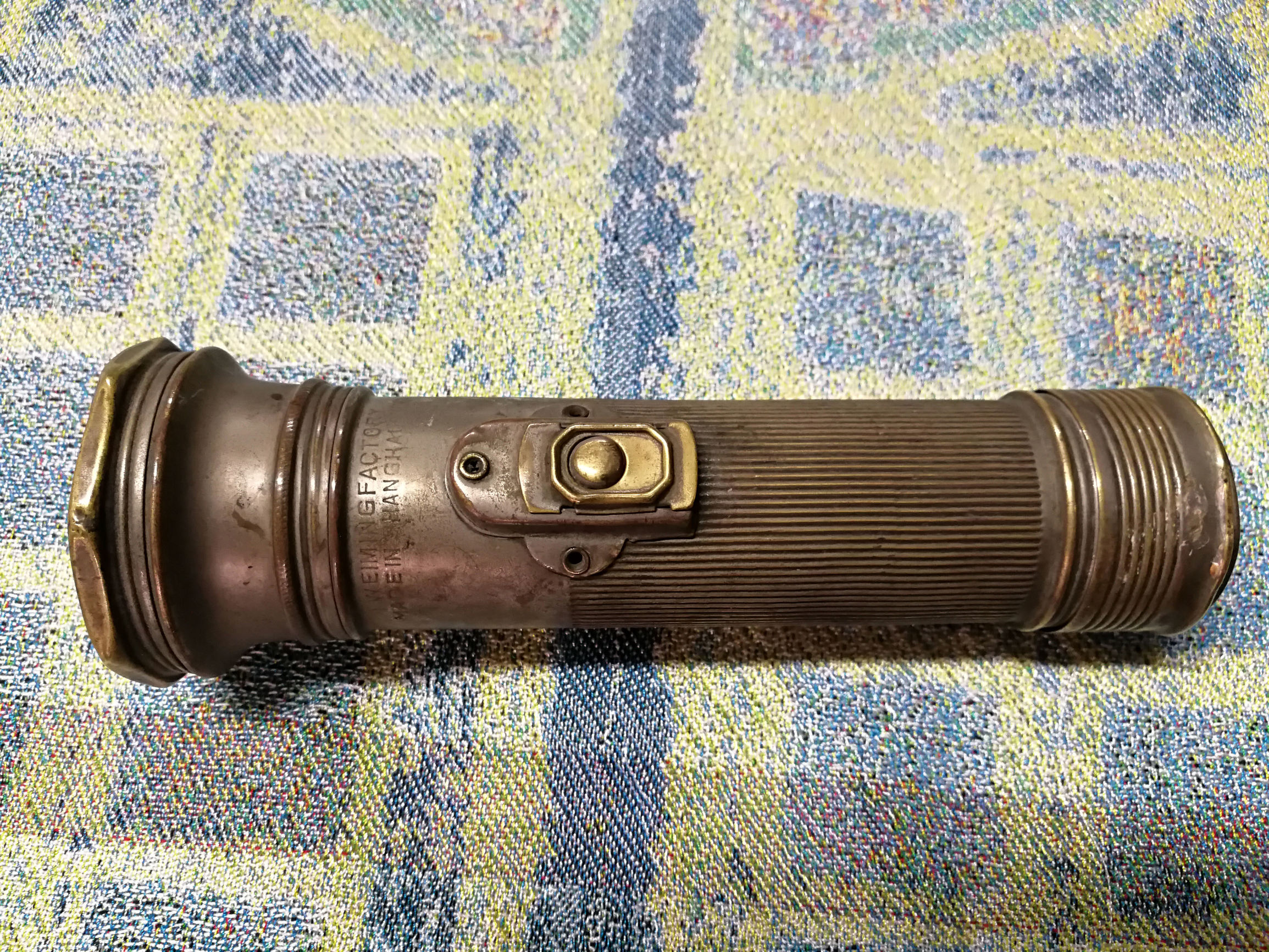 第一代手电筒图片,三大公认最好的手摇式手电筒