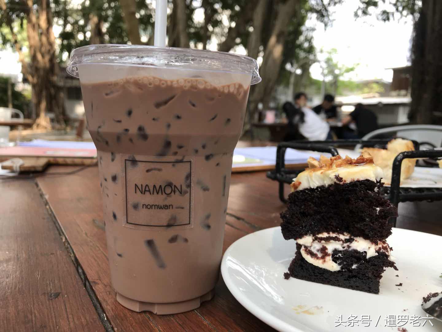 古树丛下享受下午茶时光！柠檬配薄荷混苹果汁加苏打，您猜啥味？