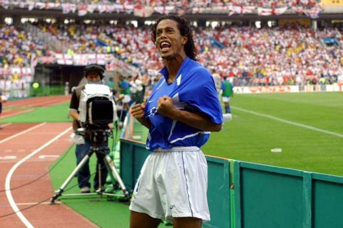 曾经的巴萨10号球场精灵加林查接班人梅西的老师退役了