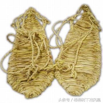 过去农村的孩子冬天穿什么,小时候农村冬天穿的鞋