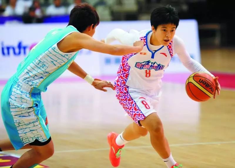 这位北大研究生无限接近女篮国家队*疆新**球迷认为她最美