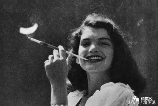 嫁给总统却目睹丈夫被杀，嫁给首富再度守寡，涅槃后的她更传奇