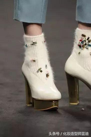 高跟鞋穿袜子很low吗,你永远不知道高跟鞋里穿什么袜子