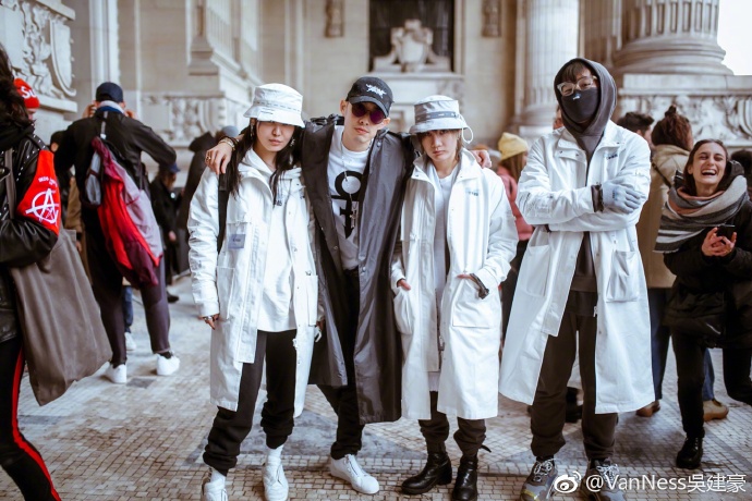 刘昊然青涩潘玮柏尴尬吴建豪乱穿衣?|2018秋冬米兰男装周成绩单