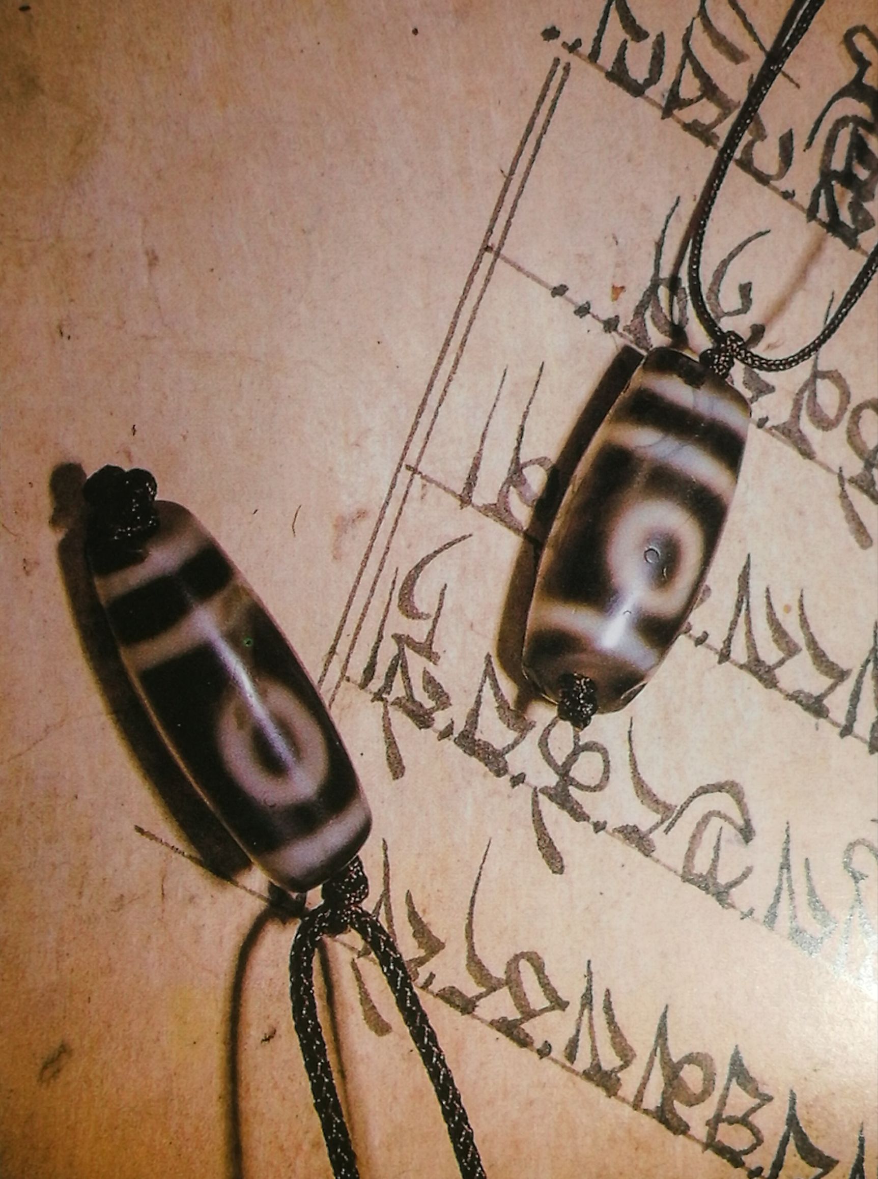 天珠最简单的鉴别方法,天珠鉴别及佩戴功效