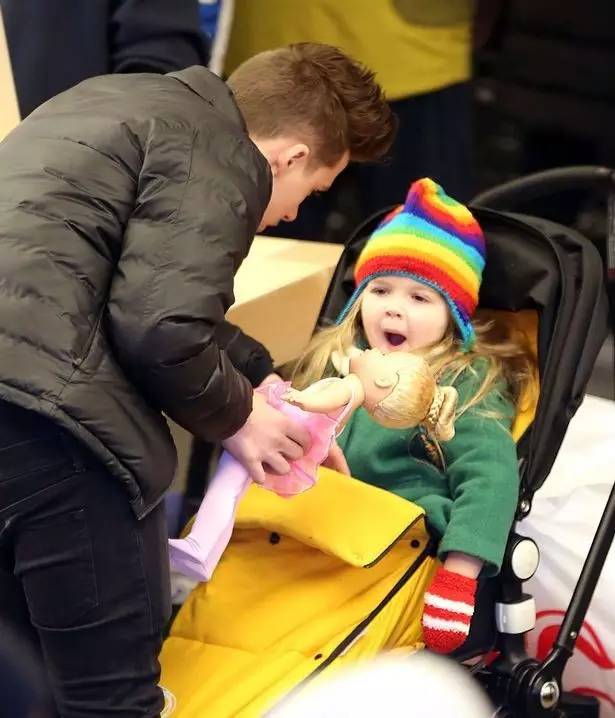 贝克汉姆从小七出生就抱小七,贝克汉姆和小七日常