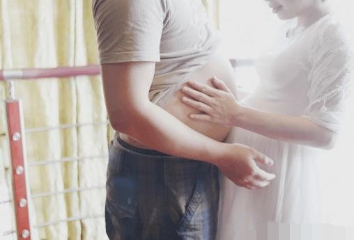 38岁高龄孕妇突然感觉下身流水，紧急送医！