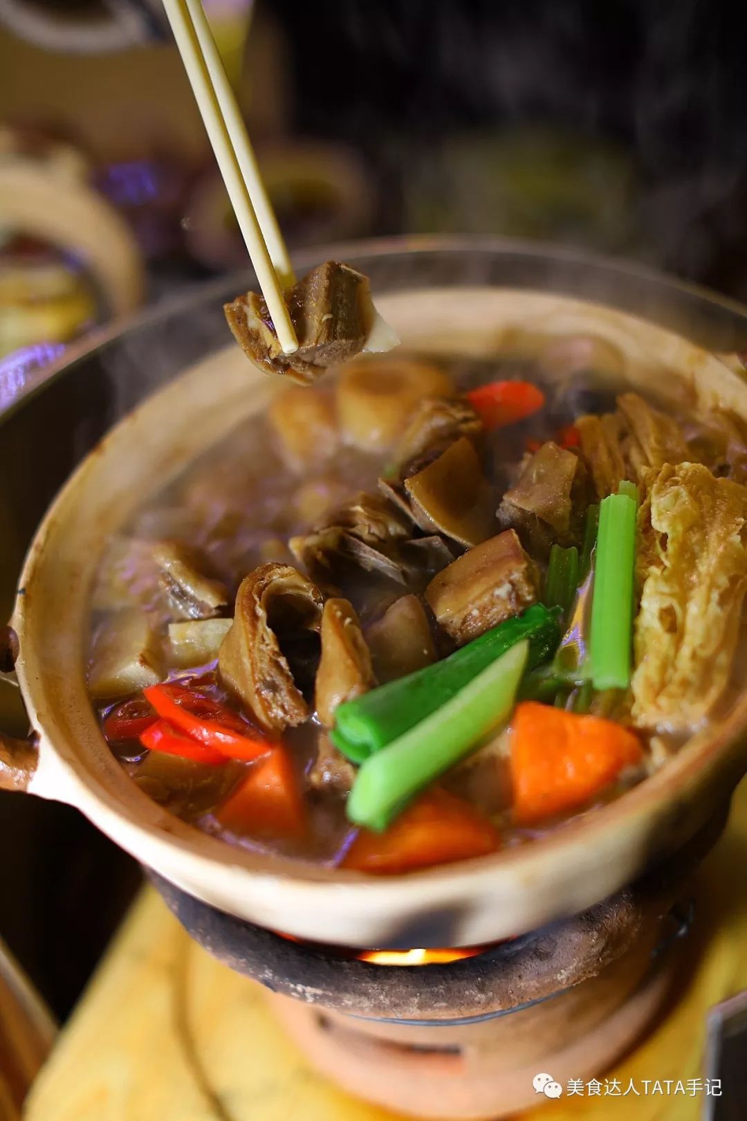 一不留神就掉进坑里,一不留神就会掉进一个大坑