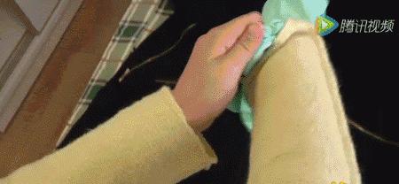 毛呢大衣老粘东西咋办,呢子大衣粘毛了怎么处理