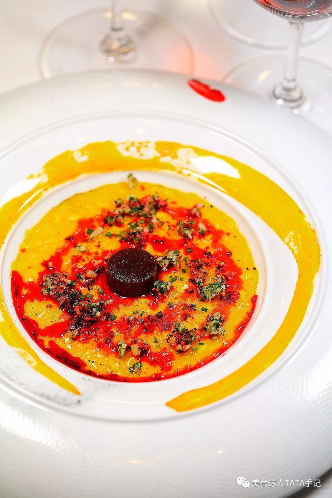 一不留神就掉进坑里,一不留神就会掉进一个大坑