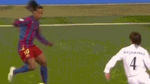 小罗封神伯纳乌罗纳尔迪尼奥,罗纳尔迪尼奥vs伯纳乌球场