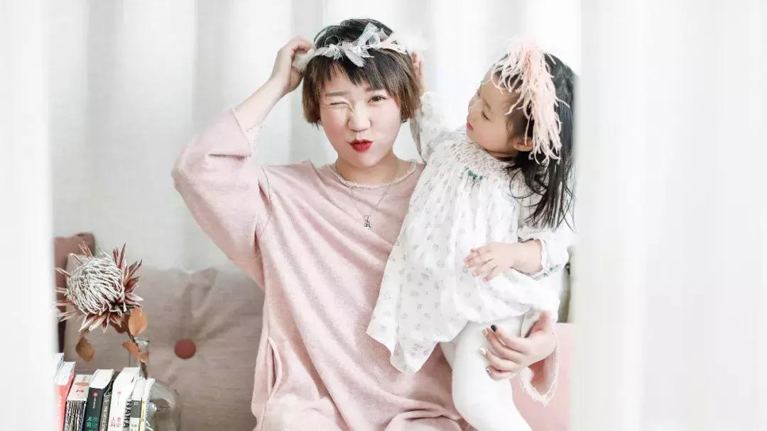 不去影楼自己怎么拍好全家福,自己怎么拍出不露脸的全身照