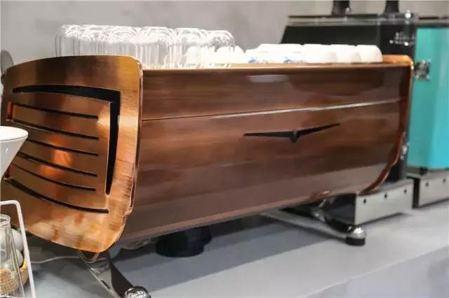 用一次性杯子喝咖啡喝出痰,用一次性杯子喝咖啡