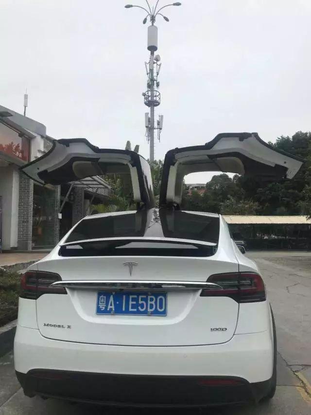 小孩可以骑的特斯拉车,特斯拉modelx100d六座使用感受