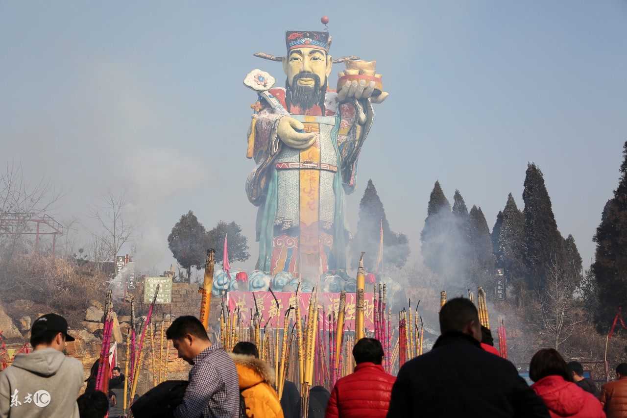 初五接五路财神都有哪五路,五路财神来历及解析