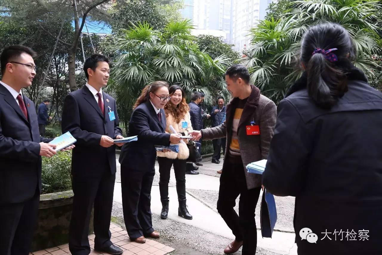 第35期图说：检察官“男神”----足球场上的英姿