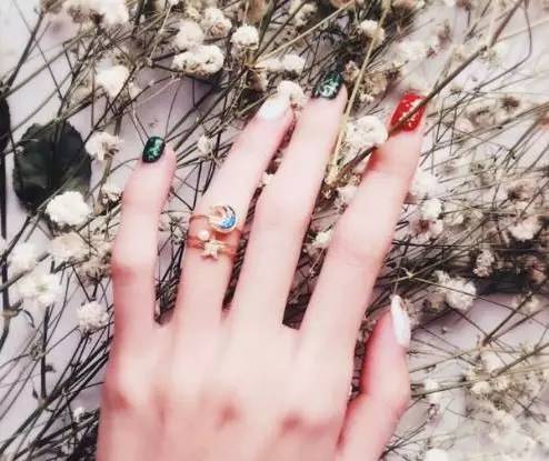 这些百元级的日韩饰品,IU、高俊熙、石原里美都在爱