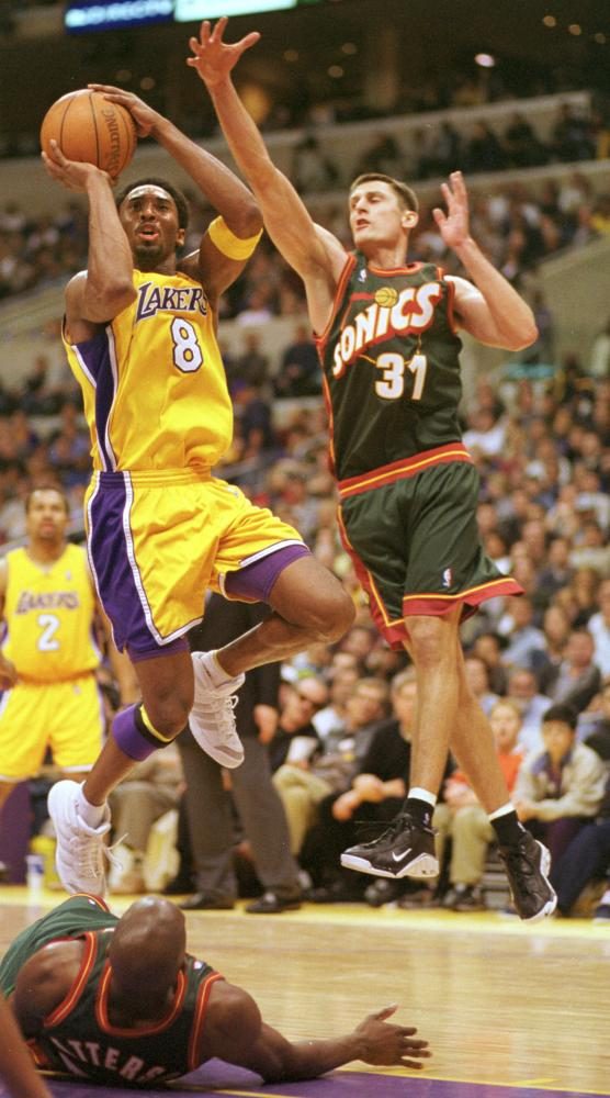 回顾科比上脚战靴,传奇落幕科比