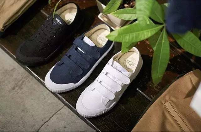 超好看超百搭的小白鞋,十大轻奢小白鞋