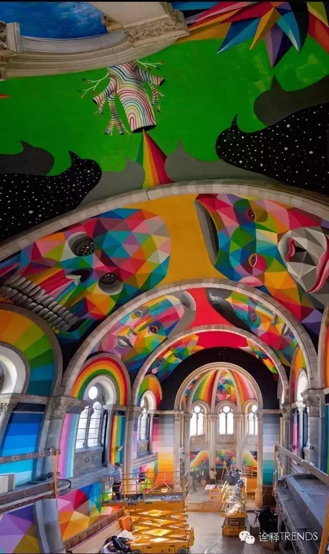 上帝涂鸦：他将废弃教堂变成了彩虹天堂
